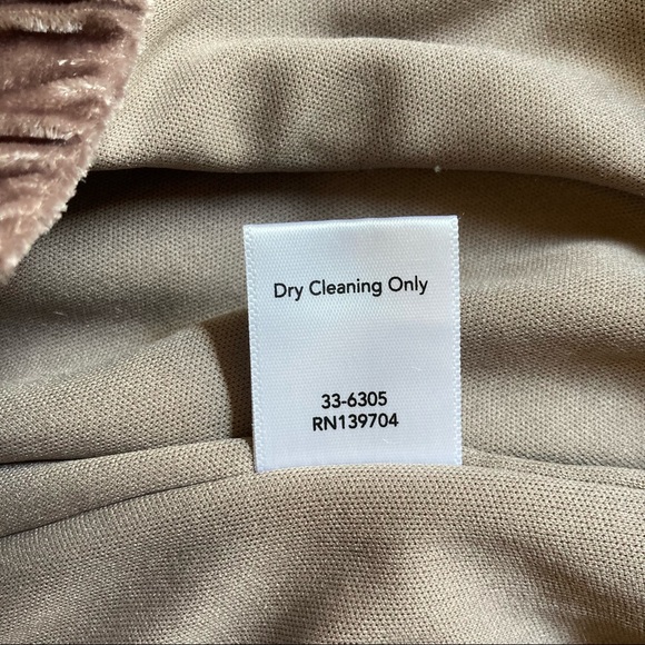 *Damaged* Anthropologie Tina Jo Josephine Mauve Velvet Tapered Trousers - Picture 6 of 10